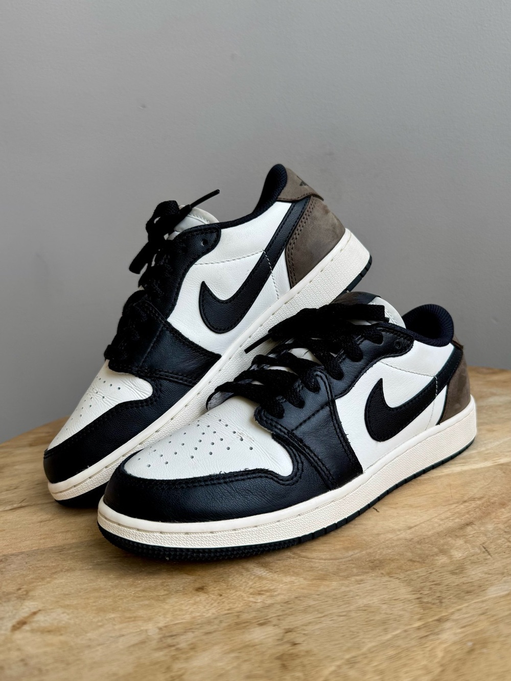 Nike Air Jordan 1 Retro Low OG Dark Mocha White Black CZ0858-102 GS Size 5.5Y